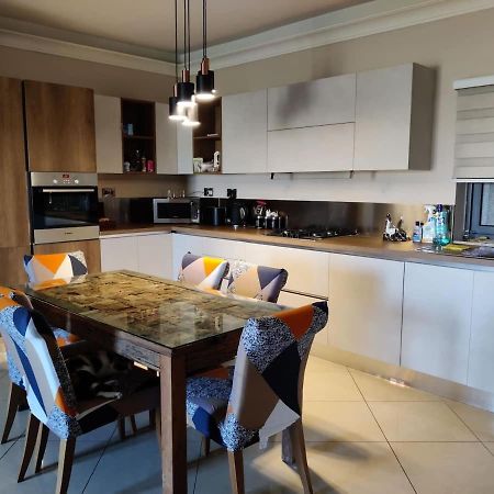 סיינט פול ביי Cosy Designer Finished Apartment With Unobstructed Views מראה חיצוני תמונה