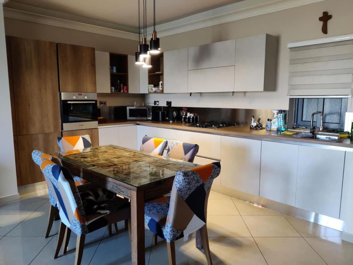 סיינט פול ביי Cosy Designer Finished Apartment With Unobstructed Views מראה חיצוני תמונה